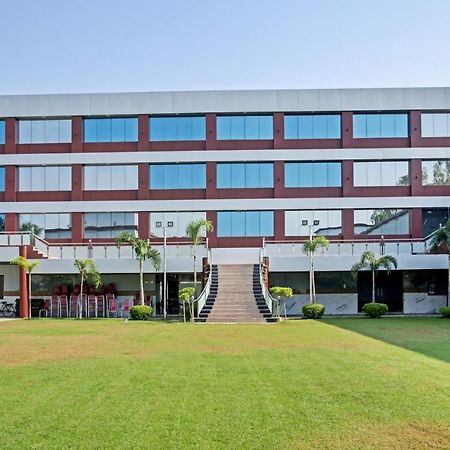 Hotel Oyo 62241 Swastik Garden Dhāmpur Esterno foto